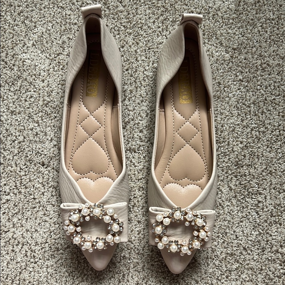 Elegant Cream Women's Flats with Pearl Embellishment